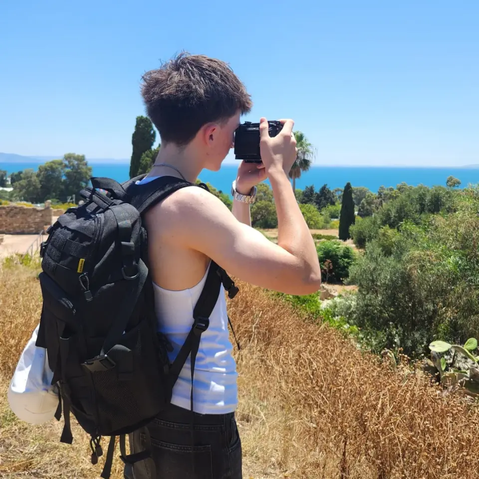 Léo Bollon, auteur du guide, en tournage